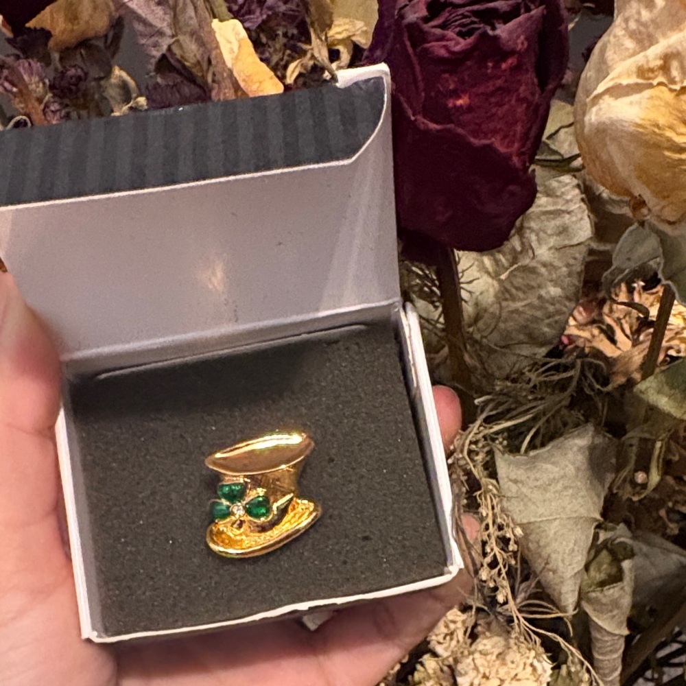 St.Patricks Day Pin Avon Vintage
